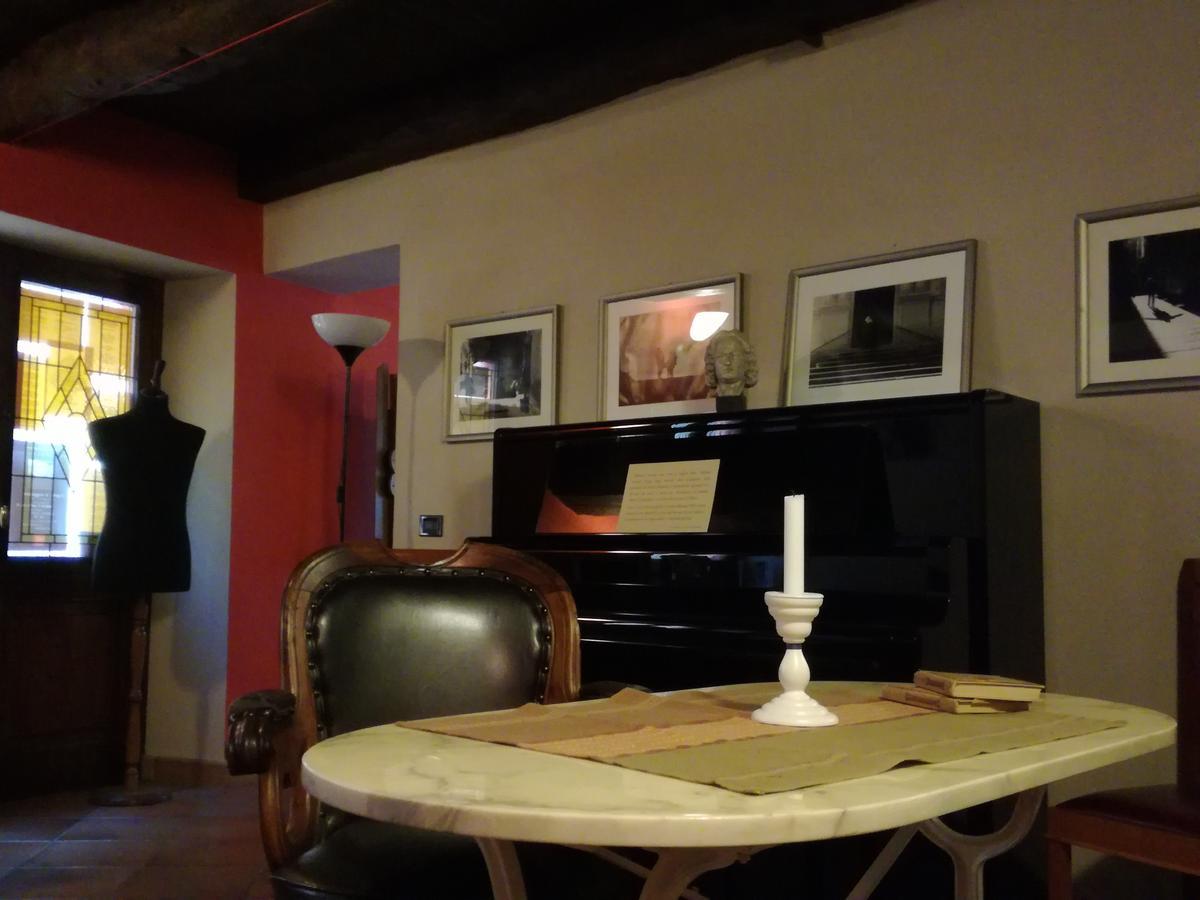 Casa Asso Di Coppe B&B Alba  Ngoại thất bức ảnh