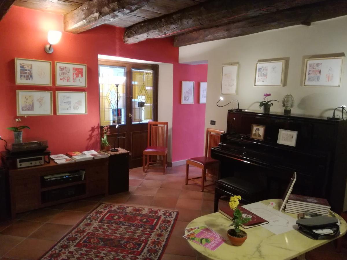 Casa Asso Di Coppe B&B Alba  Ngoại thất bức ảnh